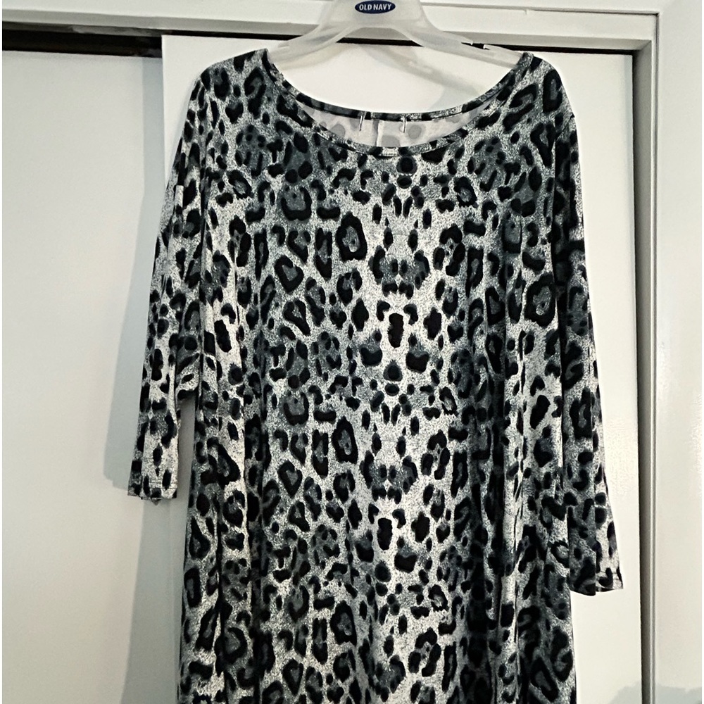 Black and white size 2x tunic shirt